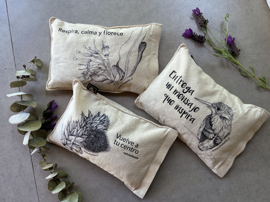 Tres GuaterOh! con ilustraciones de flora chilena